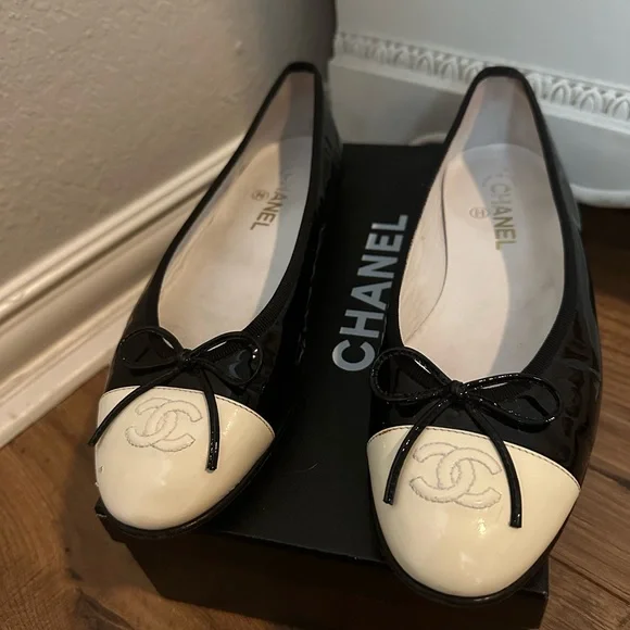Chanel Vintage Black and White Patent Ballet Flats Size 39.5 / 8.5 - Picture 8 of 14